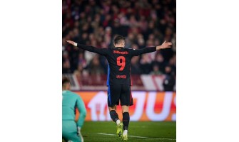 El delantero polaco Lewandowski rompe prejuicios y alcanza la autorrealización