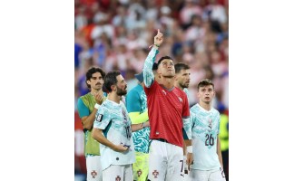 Modric desplegó su rapsodia final, Ronaldo rindió homenaje a Jota