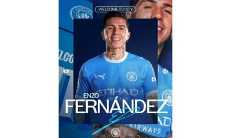 En el último minuto, Enzo se viste con la camiseta del Manchester City.