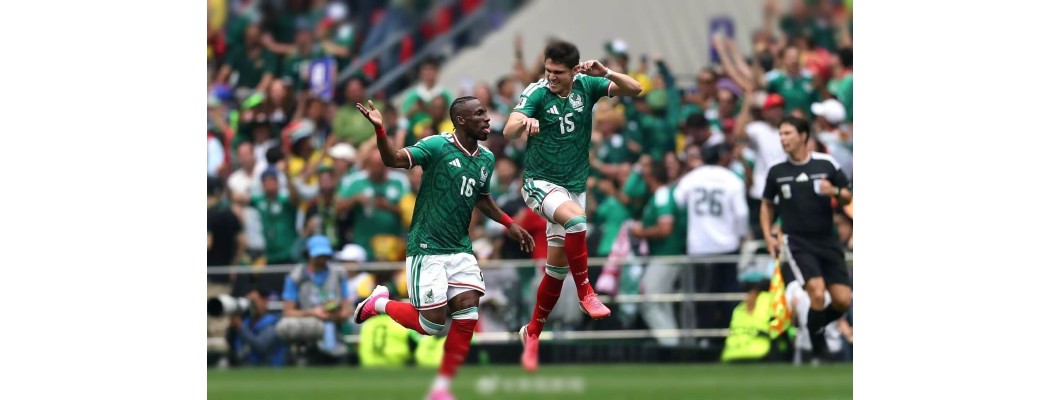 Tres tarjetas rojas consecutivas en el partido inaugural establecen un récord mundialista Tres tarjetas rojas consecutivas en el partido inaugural establecen un récord mundialista