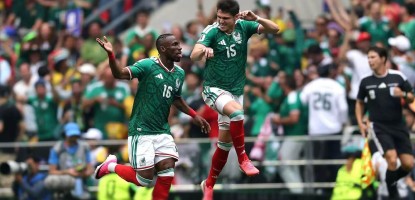 Tres tarjetas rojas consecutivas en el partido inaugural establecen un récord mundialista